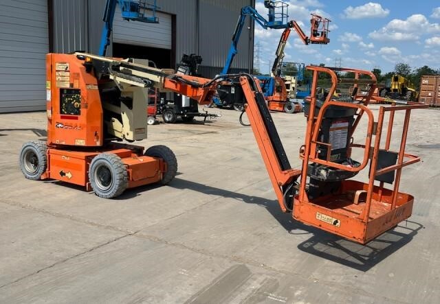 2016 JLG E300AJP