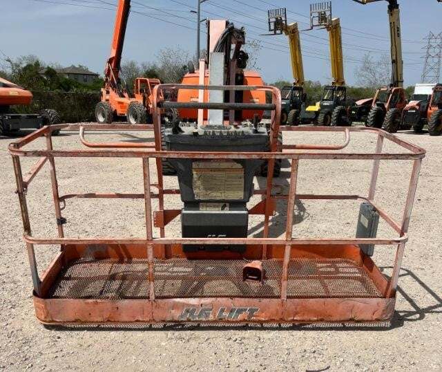 2017 JLG 660SJ