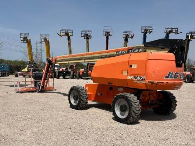 2017 JLG 660SJ