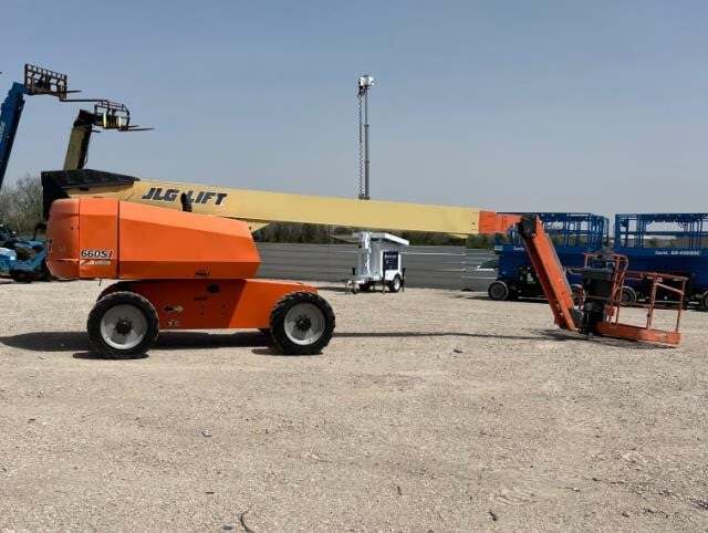 2017 JLG 660SJ