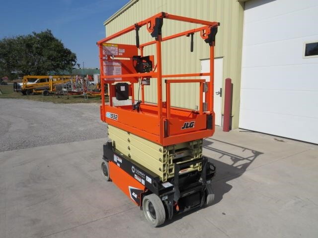 2025 JLG ES1932