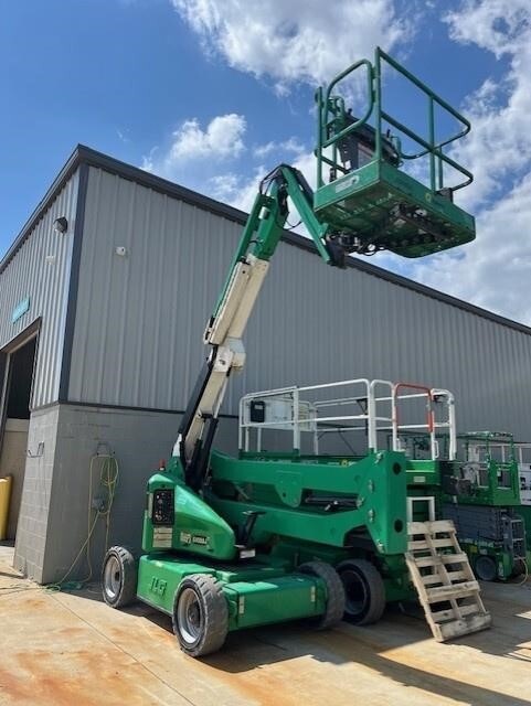 2014 JLG E450AJ