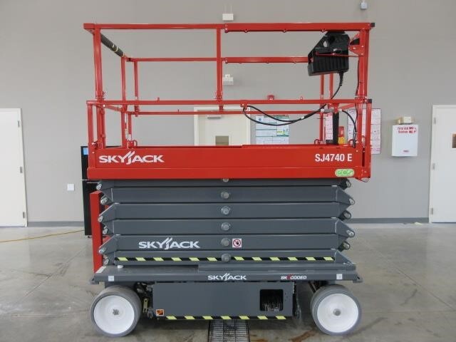 2025 Skyjack SJ4740E