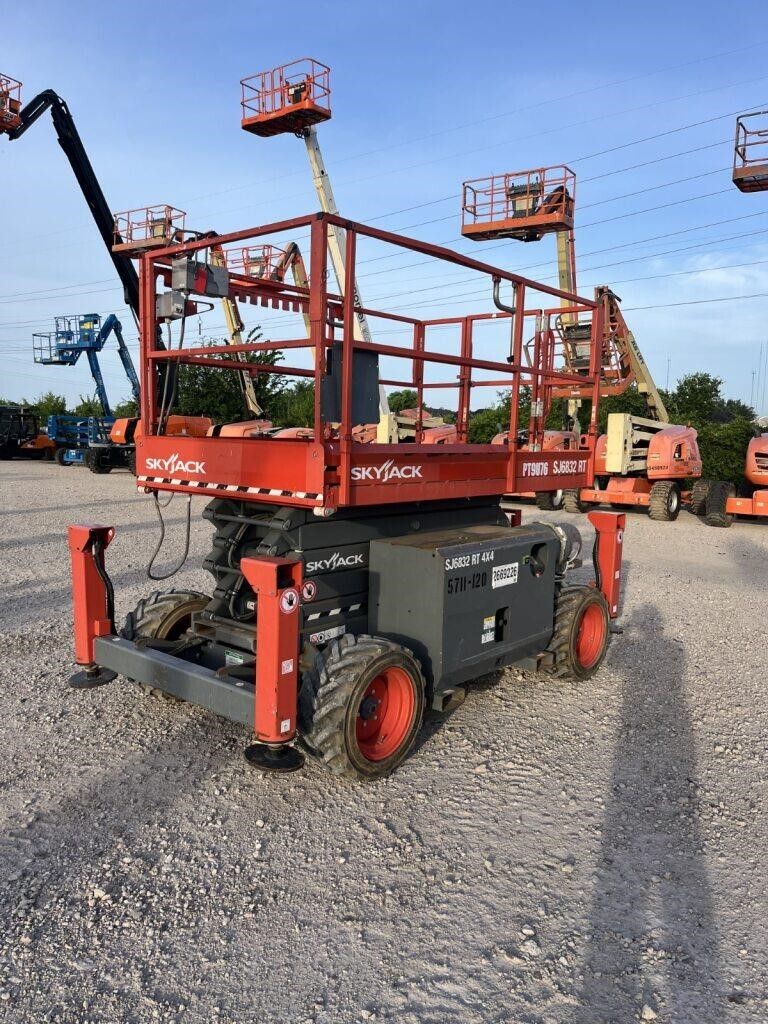 2018 Skyjack SJ-6832RT