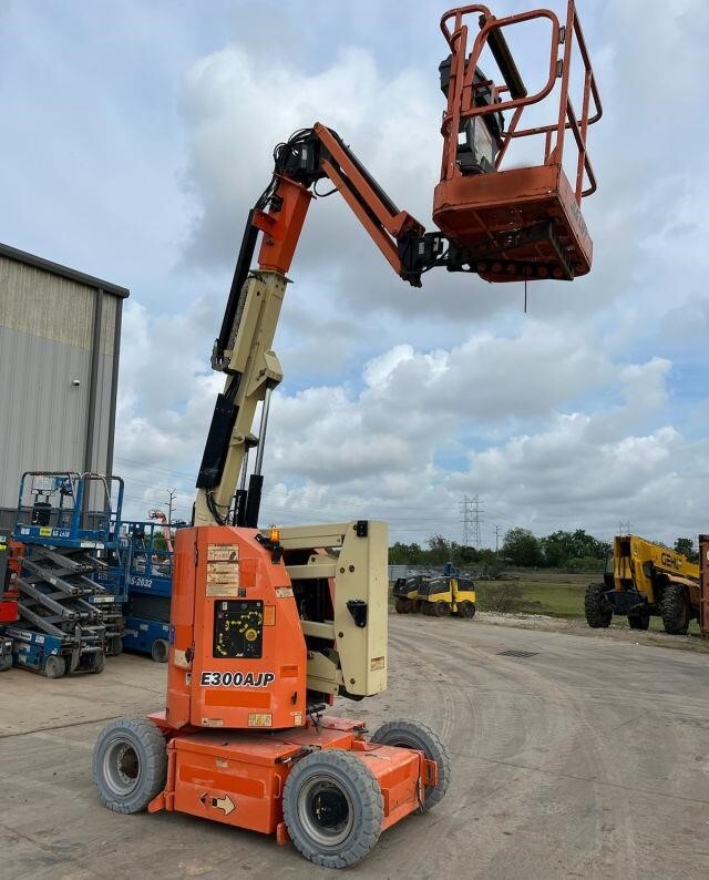 2017 JLG E300AJP Picture 6 2017 JLG E300AJP-6