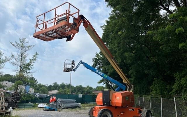 2016 JLG 800AJ