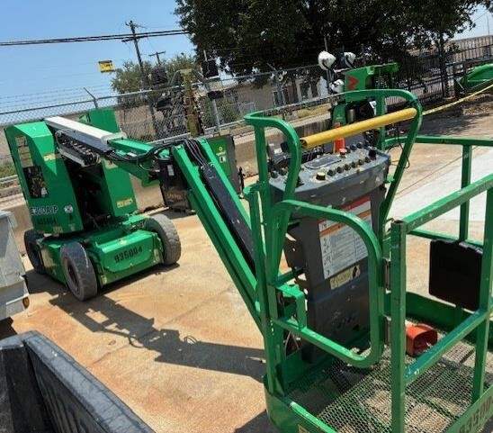 2016 JLG E300AJP