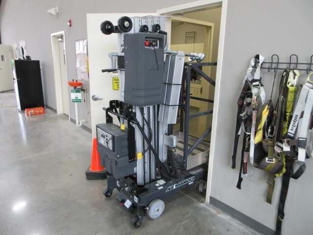 2025 JLG 25AM-28