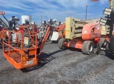2017 JLG 450AJ