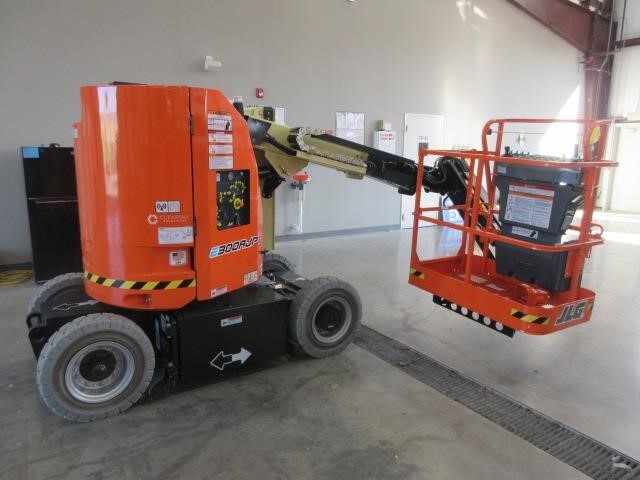 2025 JLG E300AJP-28