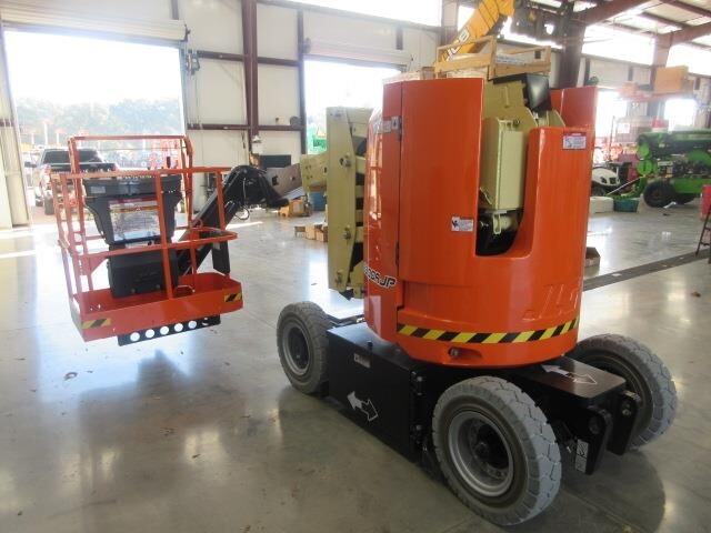 2025 JLG E300AJP-29