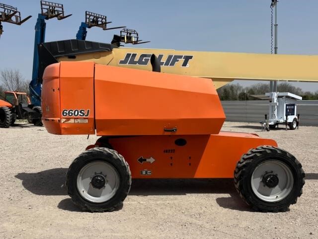 2017 JLG 660SJ-8