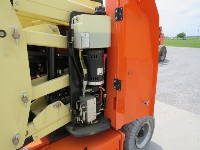 2018 JLG E300AJP-16