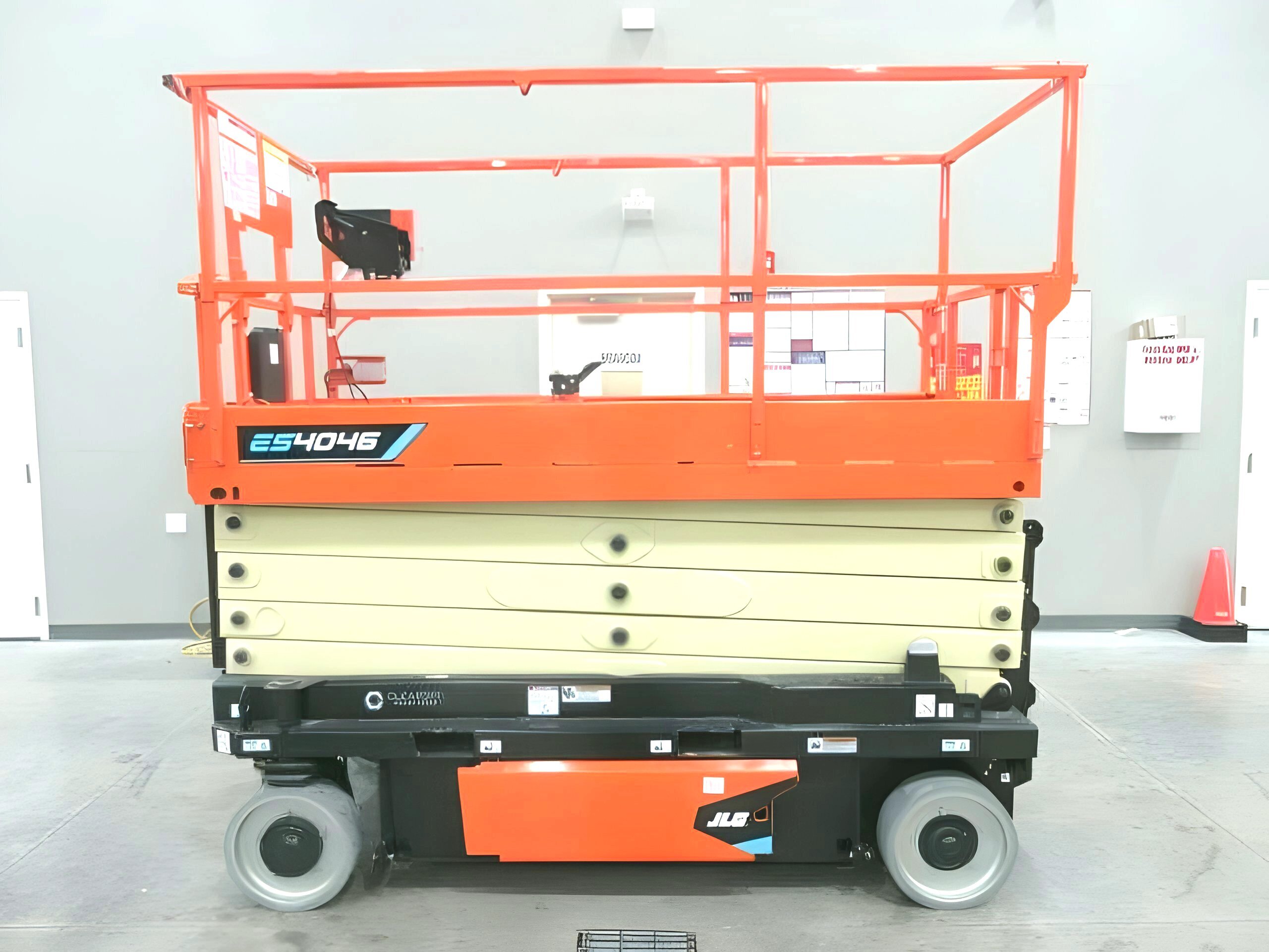 2025 JLG ES4046