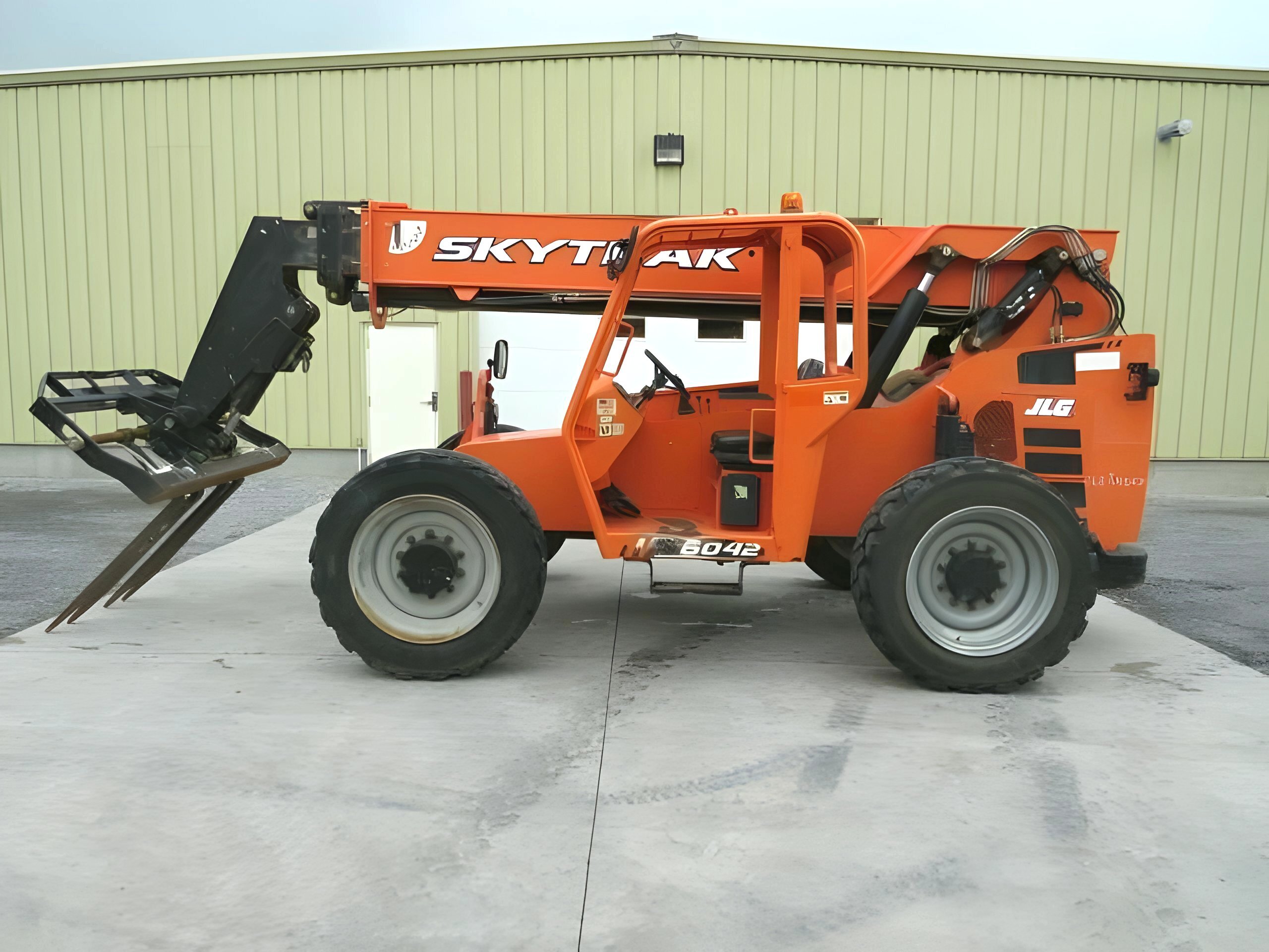 2020 SkyTrak 6042
