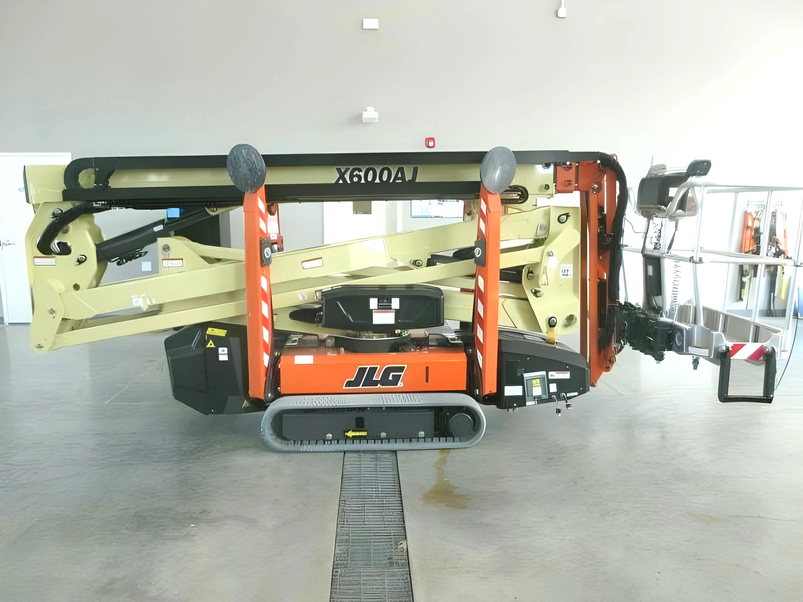 2025 JLG X600AJ