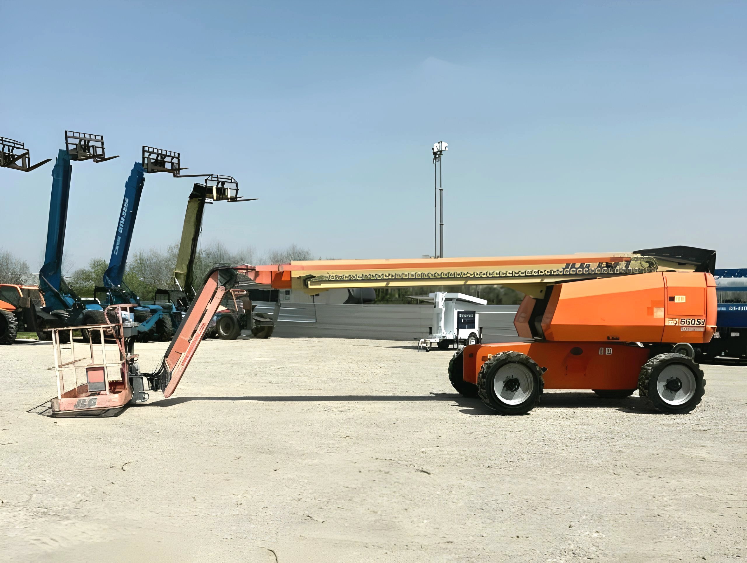 2017 JLG 660SJ