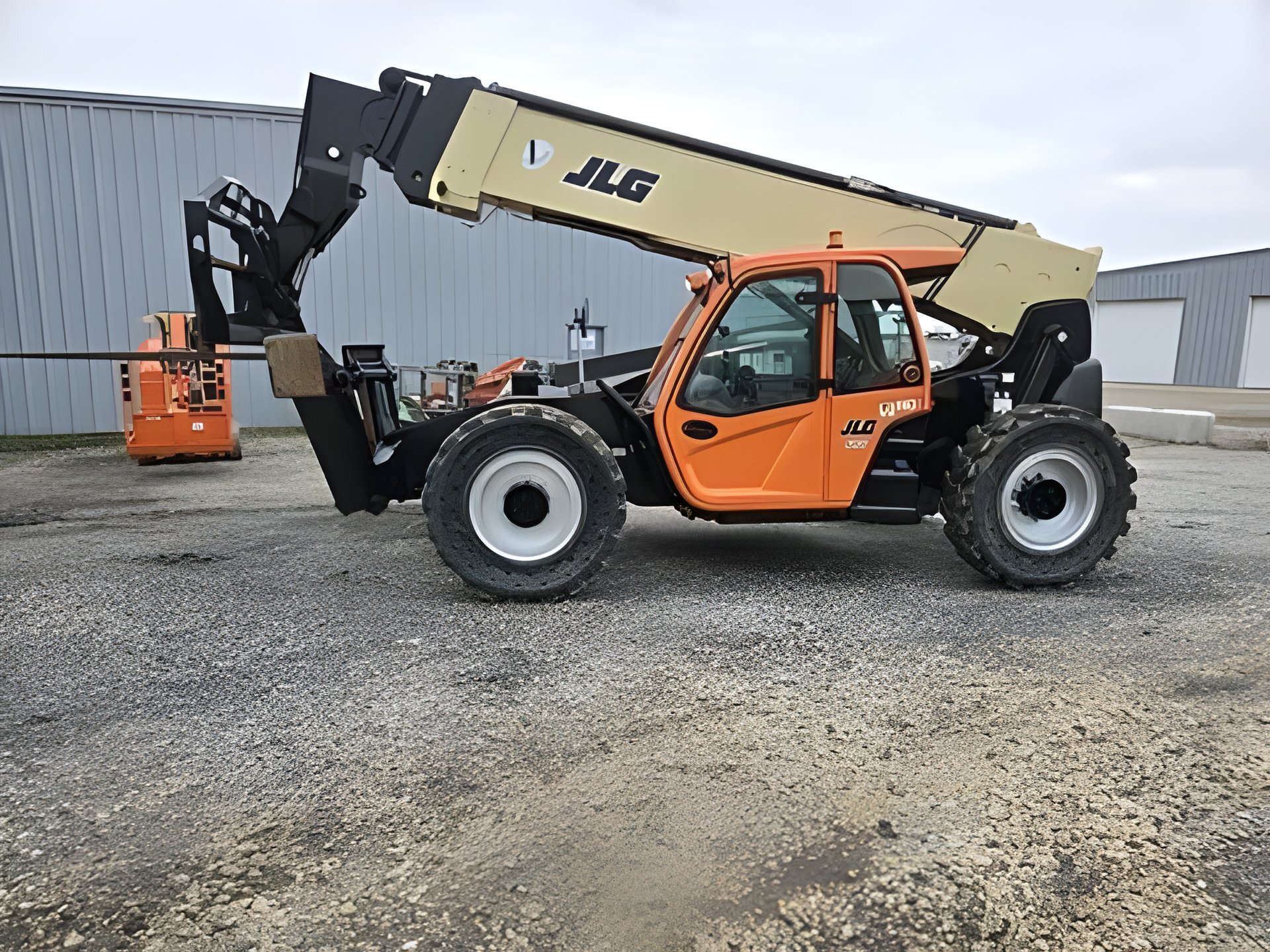 2017 JLG 1255