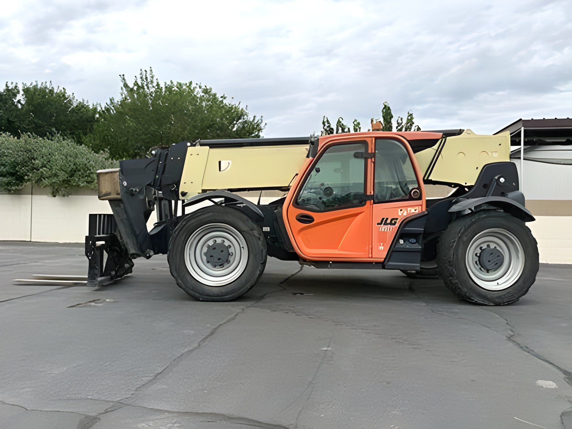 2017 JLG 1255