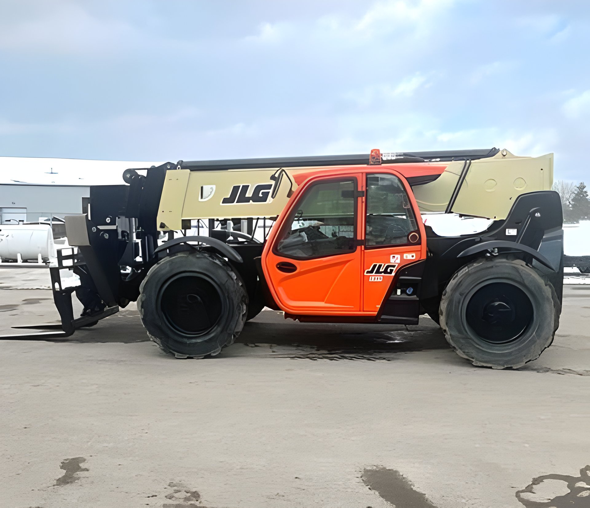 2018 JLG 1255