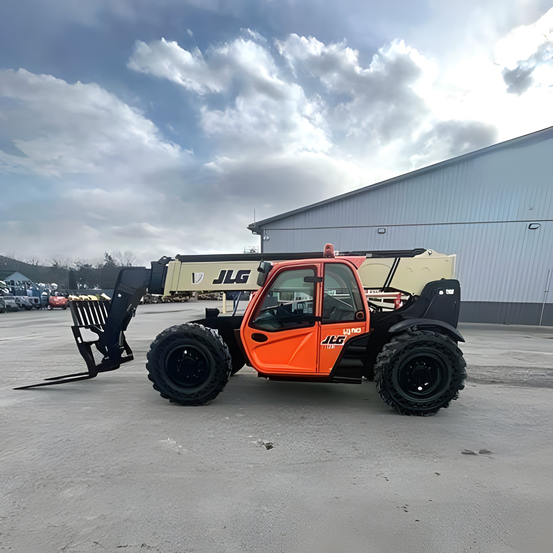 2018 JLG 943