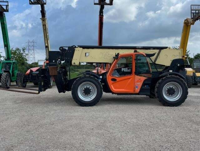 2016 JLG 1255
