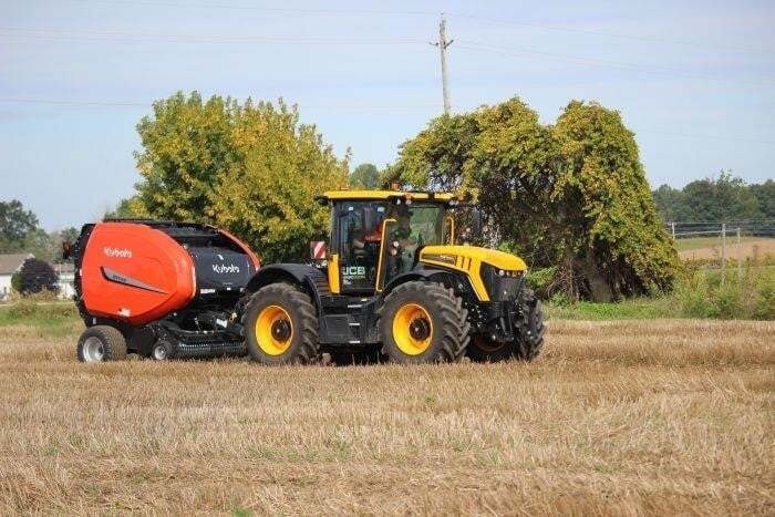 2026 JCB Fastrac 4220