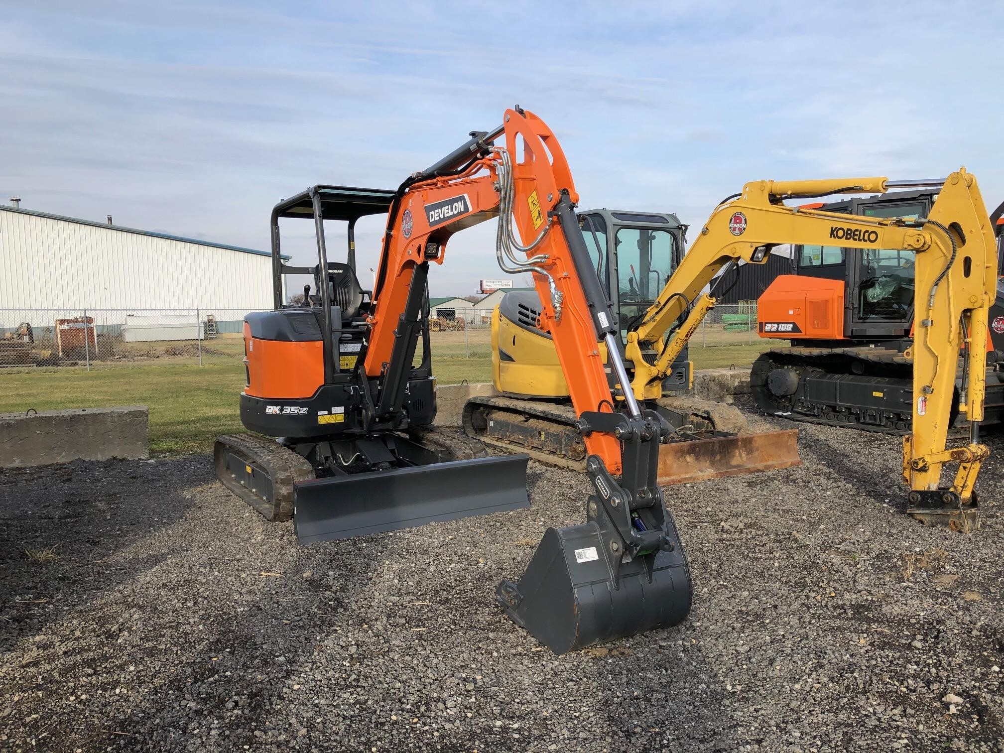 Photo of a 2024 Develon DX35Z-7