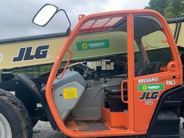 2018 JLG 742-15
