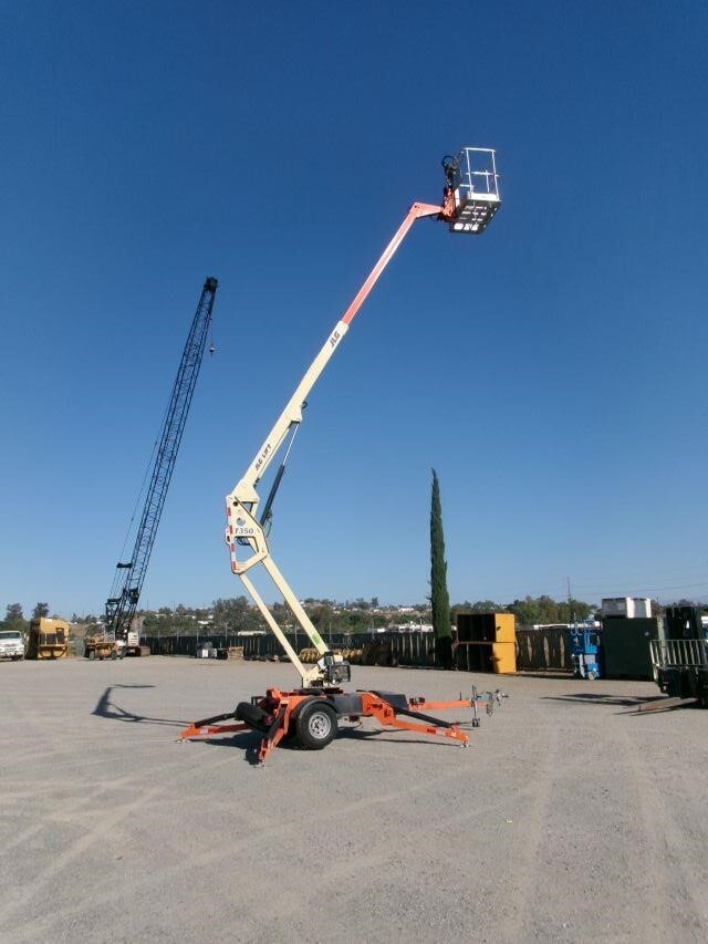 2019 JLG T350-23