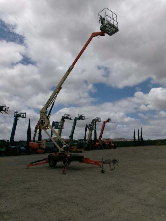 2019 JLG T350-22