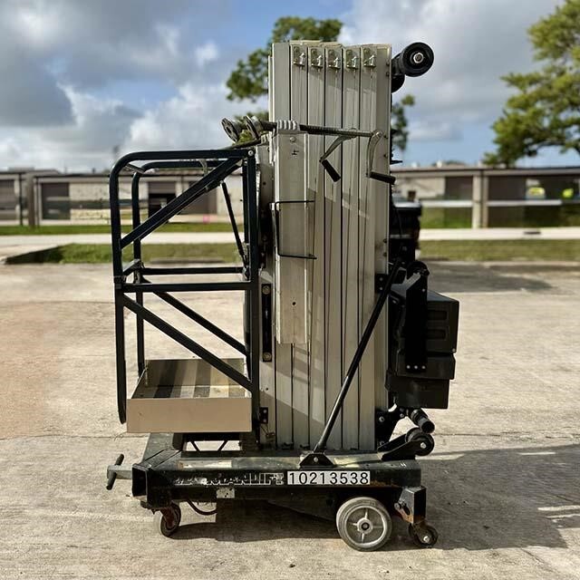 2019 JLG 30AM