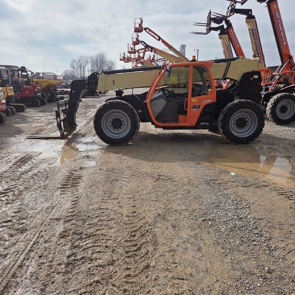2018 JLG 742