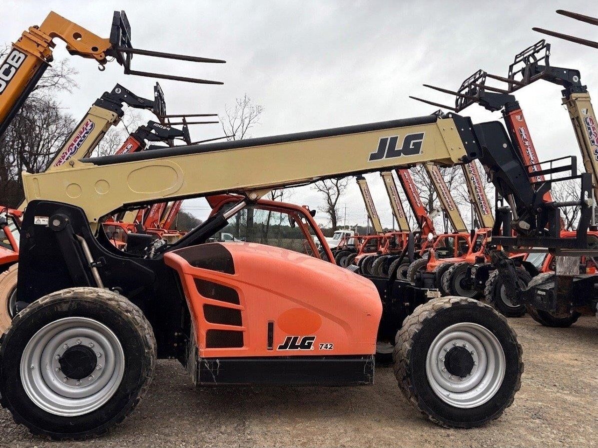 2018 JLG 742-3