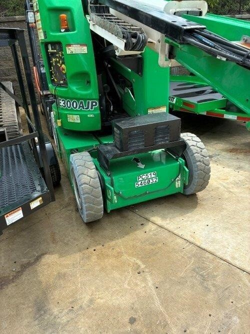 2013 JLG E300AJP-2